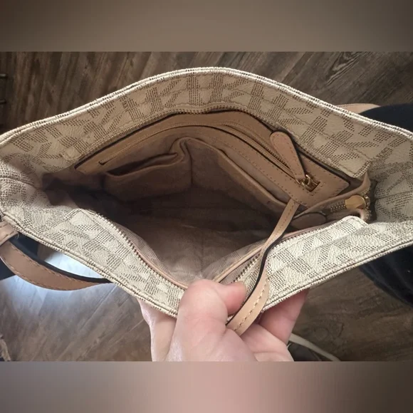 Michael Kors Cream and Tan Crossbody Bag with Wallet - Picture 6 of 12